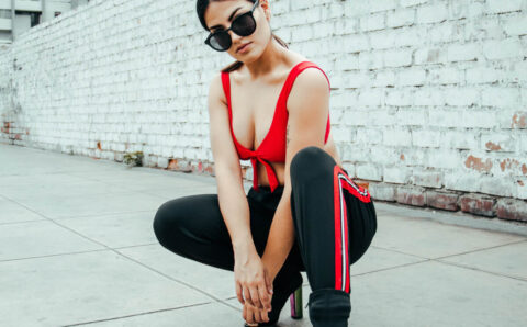 Woman in urban setting with sunglasses.